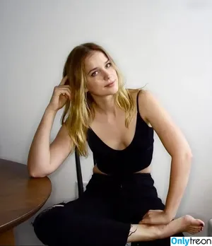 Elizabeth Lail / elizabethlail nude photo #0004