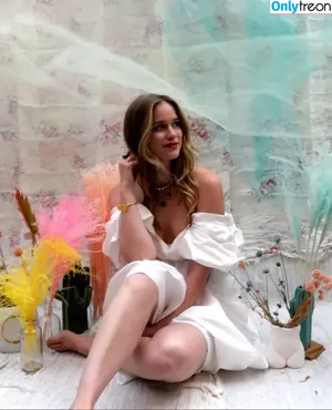 Elizabeth Lail / elizabethlail nude photo #0006