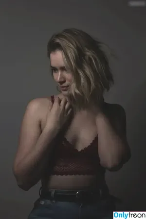 Elizabeth Lail / elizabethlail nude photo #0010