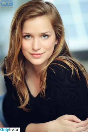 Elizabeth Lail / elizabethlail nude photo #0019