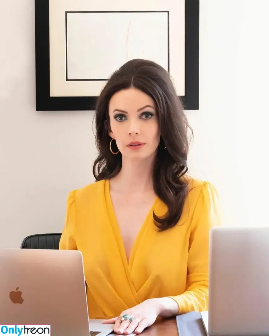 Elizabeth Tulloch nude photo #0002 (bitsietulloch)