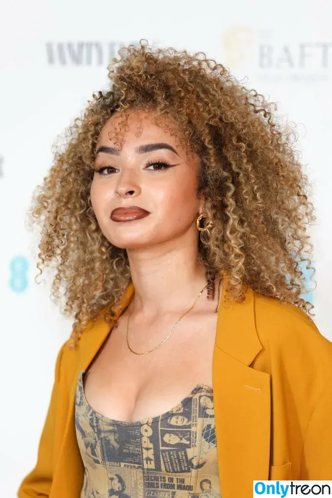 Ella Eyre nude photo #0047 (ellaeyre)