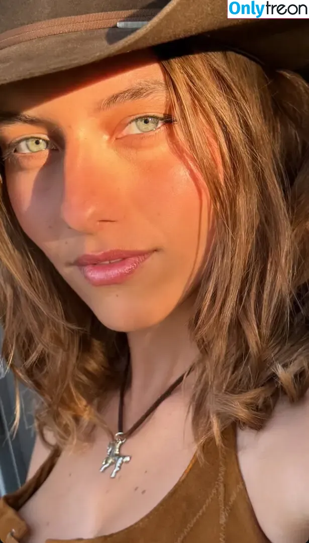 Ella Kernkamp nude photo #0335 (ellakernkamp)