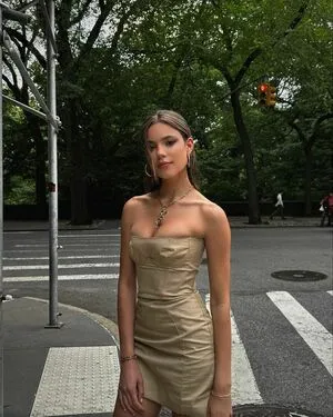 Ella Mendelsohn / ellamendelsohn nude photo #0057