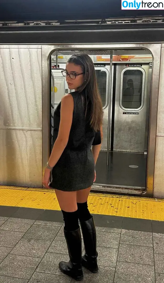 Ella Mendelsohn nude photo #0595 (ellamendelsohn)