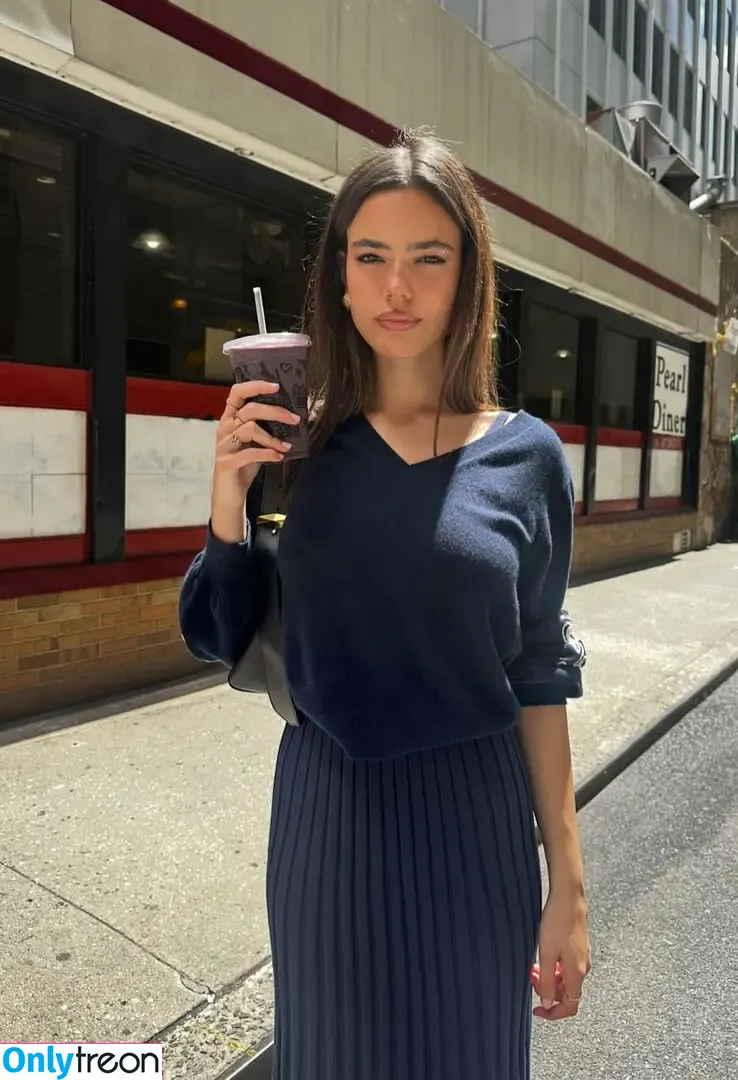 Ella Mendelsohn nude photo #1359 (ellamendelsohn)
