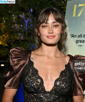 Ella Purnell / GRAYLINGPURNELL / ella_purnell nude photo #0396