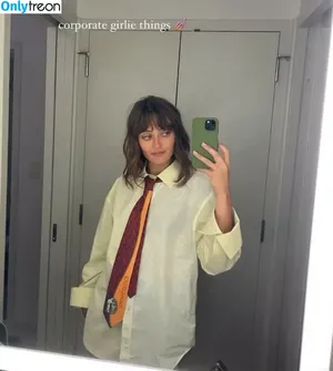 Ella Purnell / GRAYLINGPURNELL / ella_purnell nude photo #0411