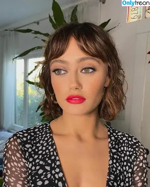 Ella Purnell / GRAYLINGPURNELL / ella_purnell nude photo #0421