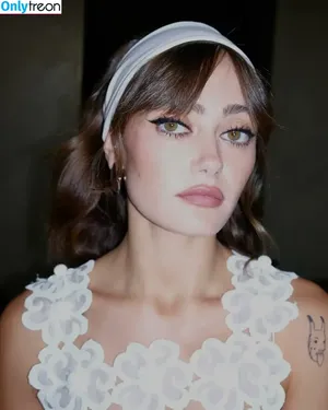 Ella Purnell / GRAYLINGPURNELL / ella_purnell nude photo #0477