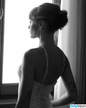 Ella Purnell / GRAYLINGPURNELL / ella_purnell nude photo #0503