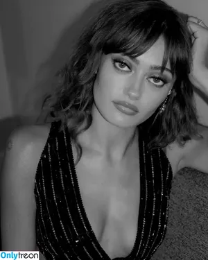 Ella Purnell / GRAYLINGPURNELL / ella_purnell nude photo #0512