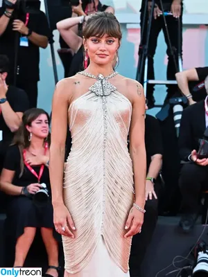 Ella Purnell / GRAYLINGPURNELL / ella_purnell nude photo #0522