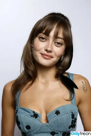 Ella Purnell / GRAYLINGPURNELL / ella_purnell nude photo #0848