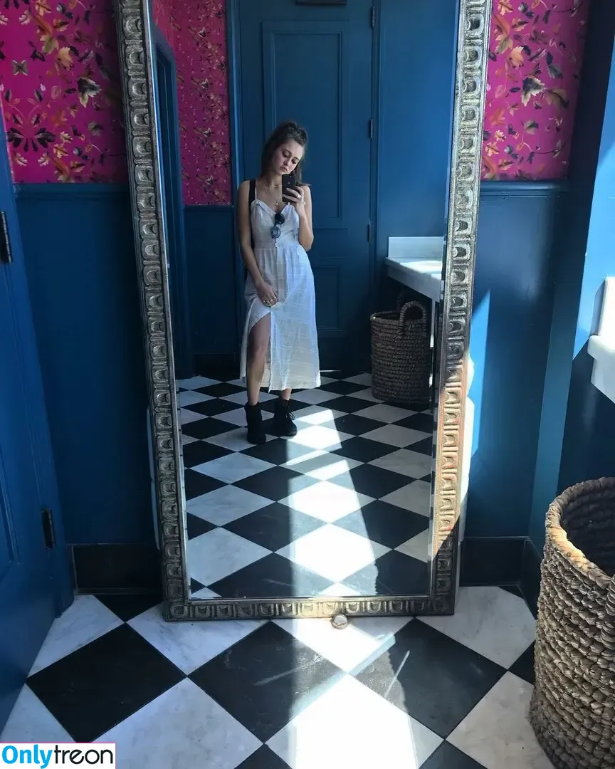 Ella Purnell nude photo #0358 (GRAYLINGPURNELL / ella_purnell)