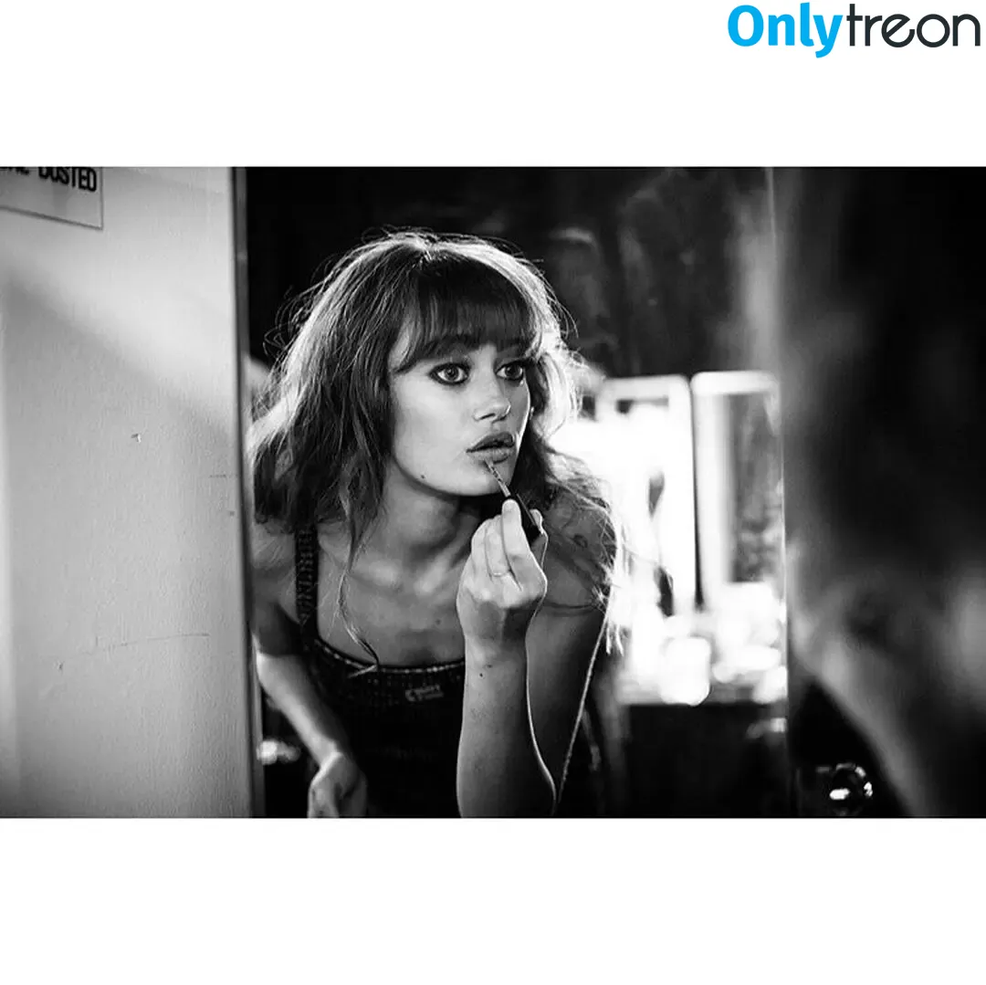 Ella Purnell nude photo #0359 (GRAYLINGPURNELL / ella_purnell)