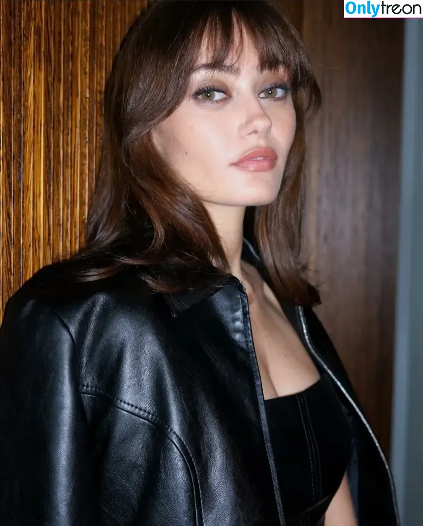 Ella Purnell nude photo #0373 (GRAYLINGPURNELL / ella_purnell)