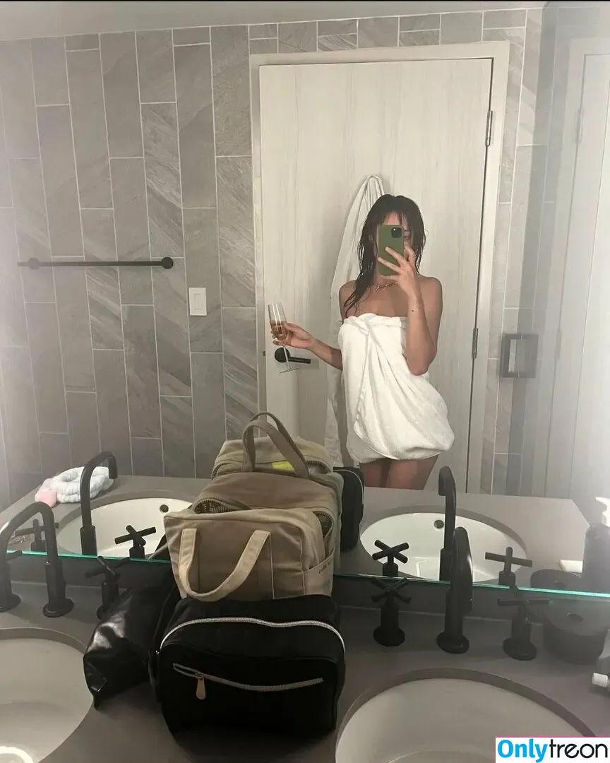 Ella Purnell nude photo #0379 (GRAYLINGPURNELL / ella_purnell)