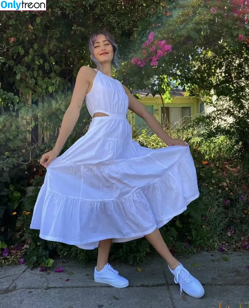 Ella Purnell nude photo #0386 (GRAYLINGPURNELL / ella_purnell)
