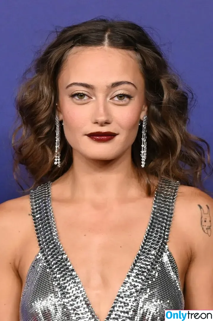 Ella Purnell nude photo #0450 (GRAYLINGPURNELL / ella_purnell)