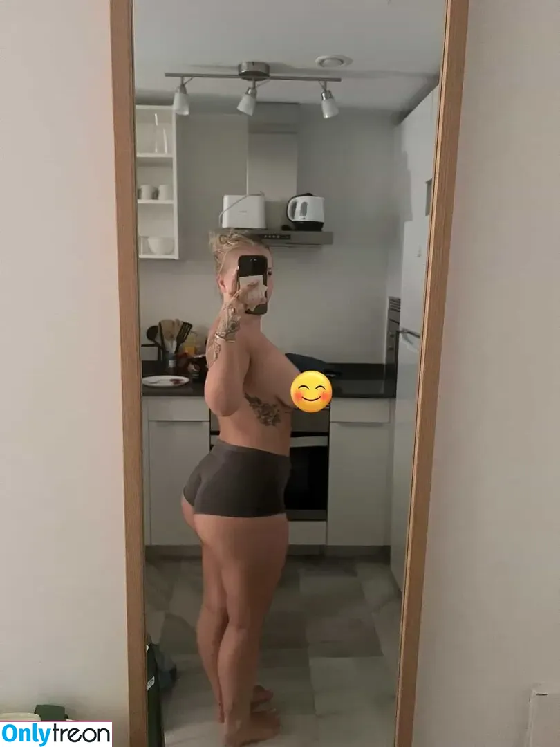 ellailonaaa nude photo #0012 (ellailonaaaa)