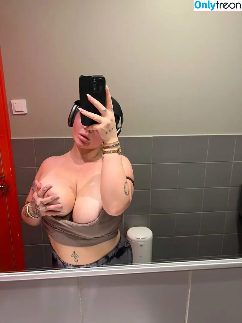 ellailonaaa nude photo #0058 (ellailonaaaa)