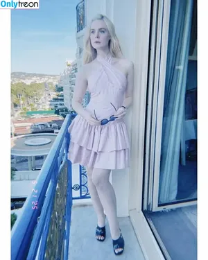 Elle Fanning / ellefanning nude photo #2888