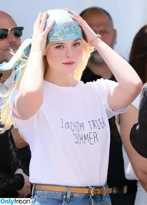 Elle Fanning / ellefanning nude photo #2899
