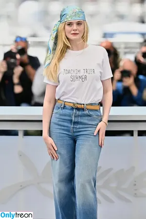 Elle Fanning / ellefanning nude photo #2901