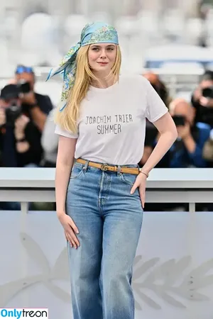 Elle Fanning / ellefanning nude photo #2903