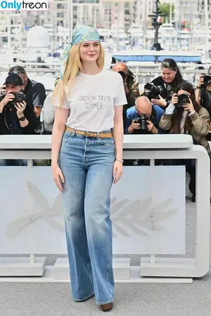 Elle Fanning / ellefanning nude photo #2906