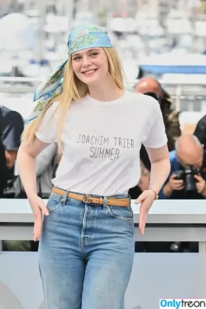 Elle Fanning / ellefanning nude photo #2907