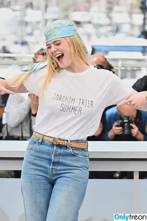 Elle Fanning / ellefanning nude photo #2916