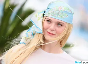 Elle Fanning / ellefanning nude photo #2919
