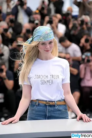 Elle Fanning / ellefanning nude photo #2922