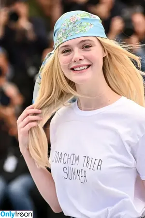 Elle Fanning / ellefanning nude photo #2923