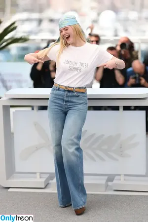 Elle Fanning / ellefanning nude photo #2925