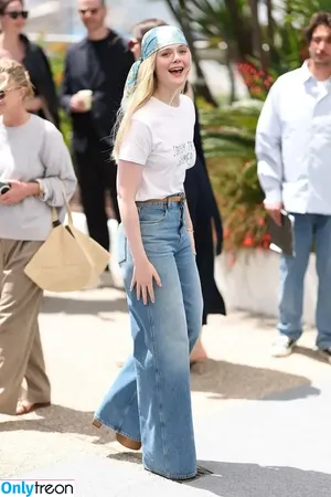 Elle Fanning / ellefanning nude photo #2928