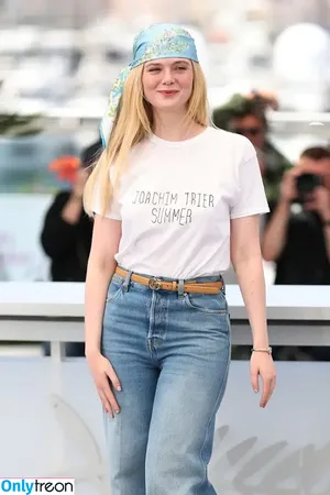 Elle Fanning / ellefanning nude photo #2929