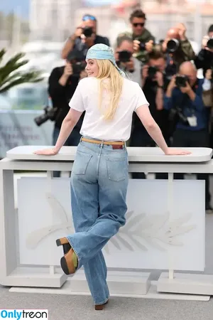 Elle Fanning / ellefanning nude photo #2930