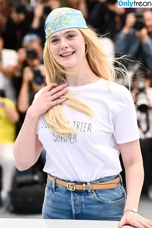 Elle Fanning / ellefanning nude photo #2931