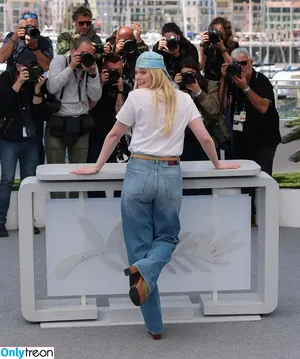 Elle Fanning / ellefanning nude photo #2933