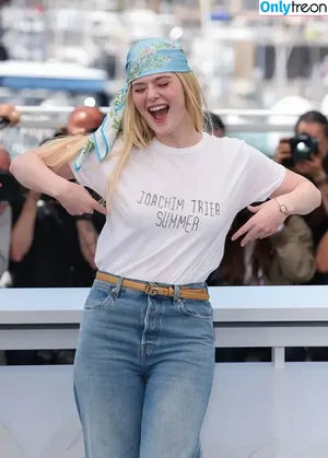 Elle Fanning / ellefanning nude photo #2935