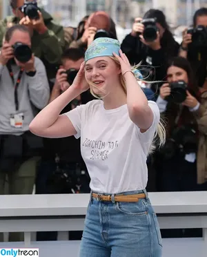 Elle Fanning / ellefanning nude photo #2936
