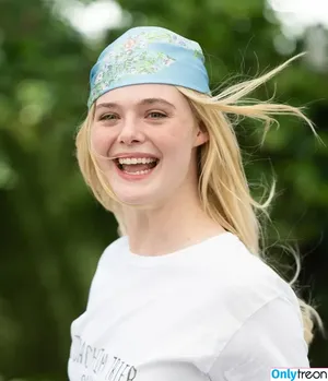 Elle Fanning / ellefanning nude photo #2939