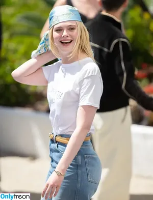 Elle Fanning / ellefanning nude photo #2944