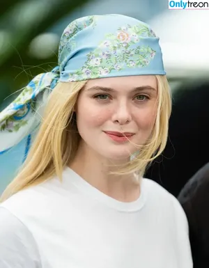 Elle Fanning / ellefanning nude photo #2950