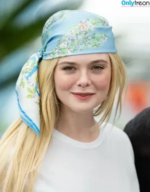 Elle Fanning / ellefanning nude photo #2952