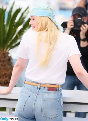 Elle Fanning / ellefanning nude photo #2956
