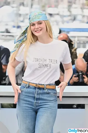 Elle Fanning / ellefanning nude photo #2957